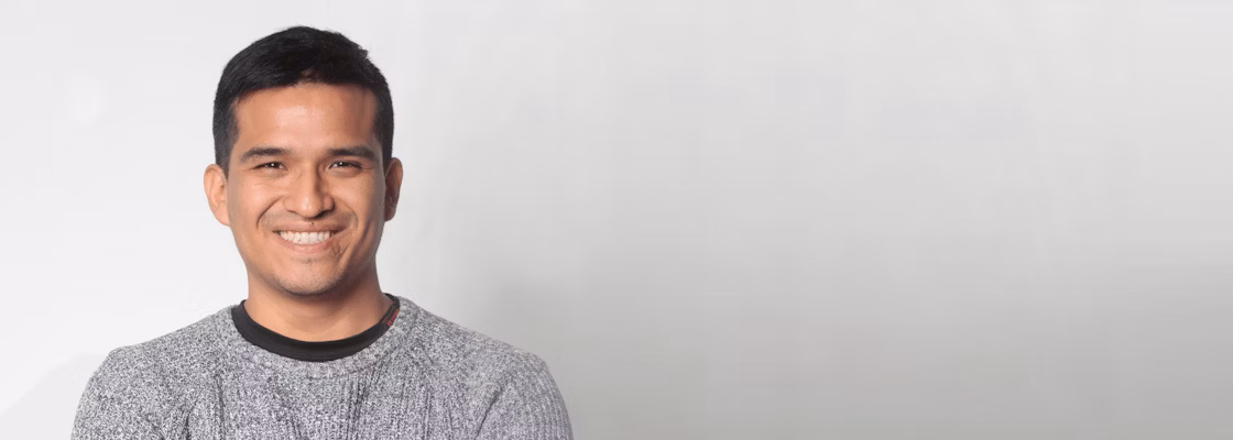 Lerne das Team kennen: Backend-Softwareentwickler Dennis Quitaquís Tamay